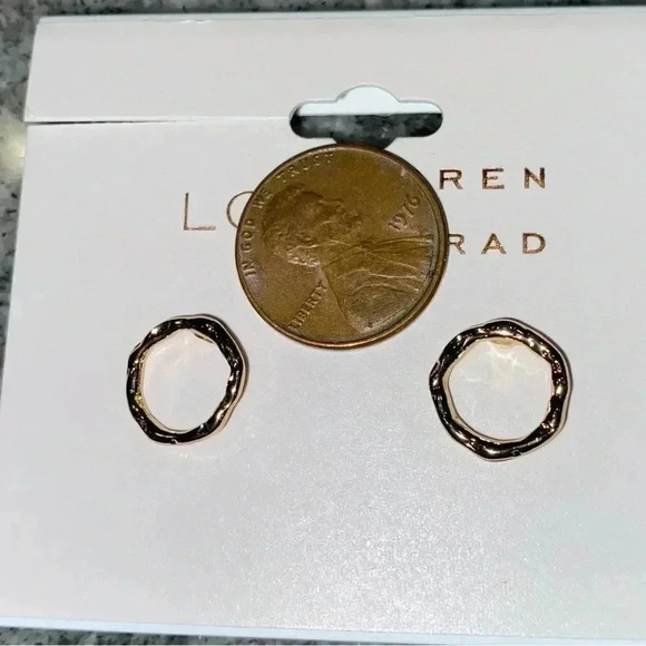 Circle gold tone stud earrings by Lauren Conrad - Picture 4 of 7